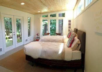 Nectar Yoga B&B On Bowen Island Horseshoe Bay Zewnętrze zdjęcie